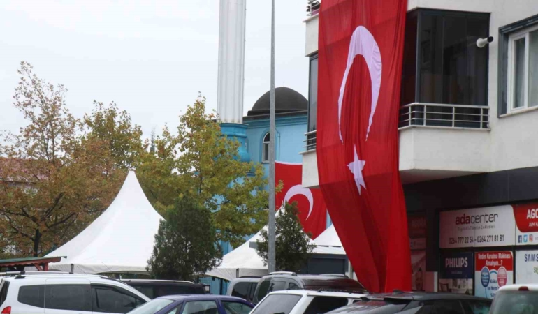 sakaryali-sehidin-mahallesi-turk-bayraklariyla-donatildi-HMSVIhwR.jpg