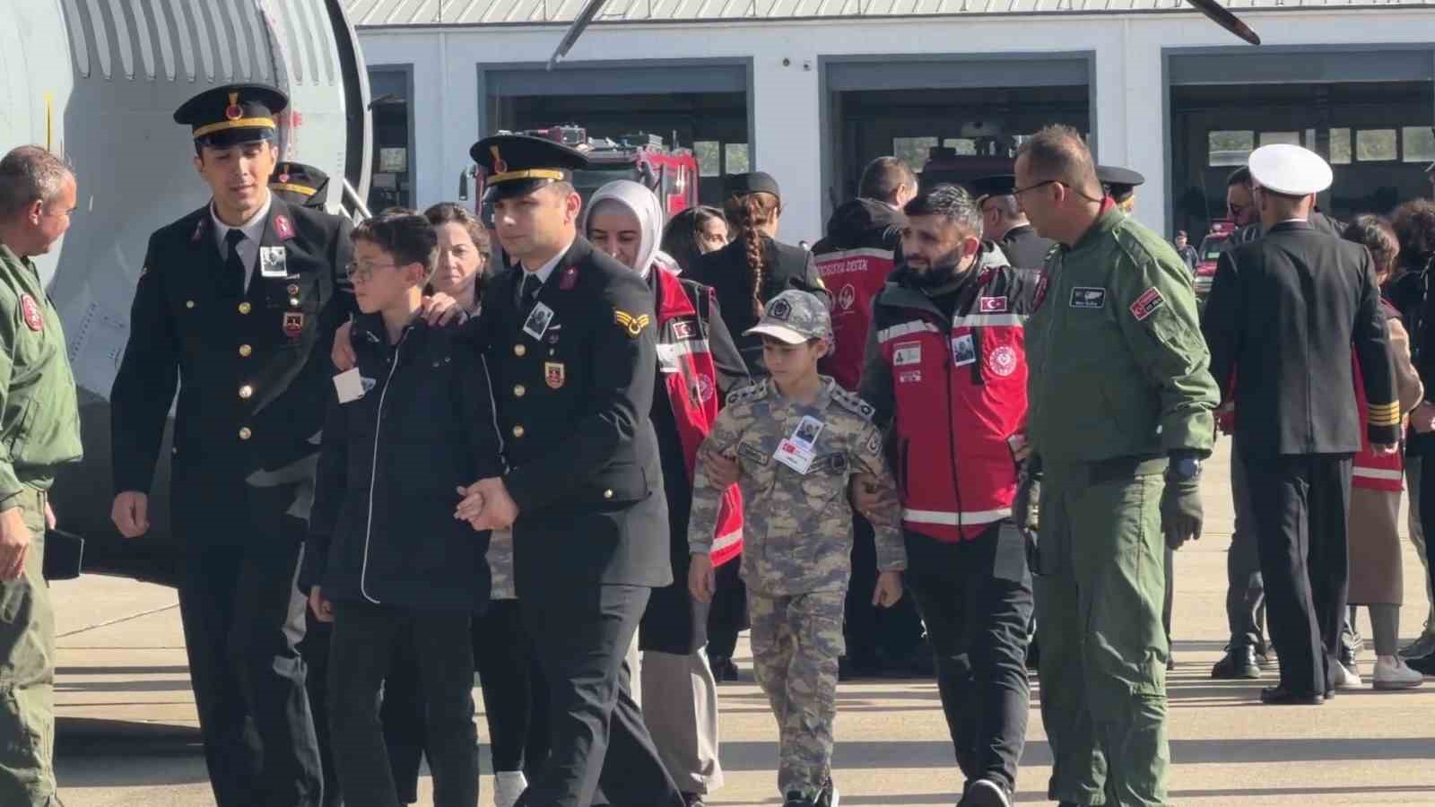 sakaryali sehit kocaeli cengiz topel havalimaninda torenle karsilandi 1 NclesLGM