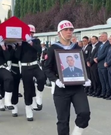 sakaryali-sehit-kocaeli-cengiz-topel-havalimaninda-torenle-karsilandi-rt1d8Vaw.jpg