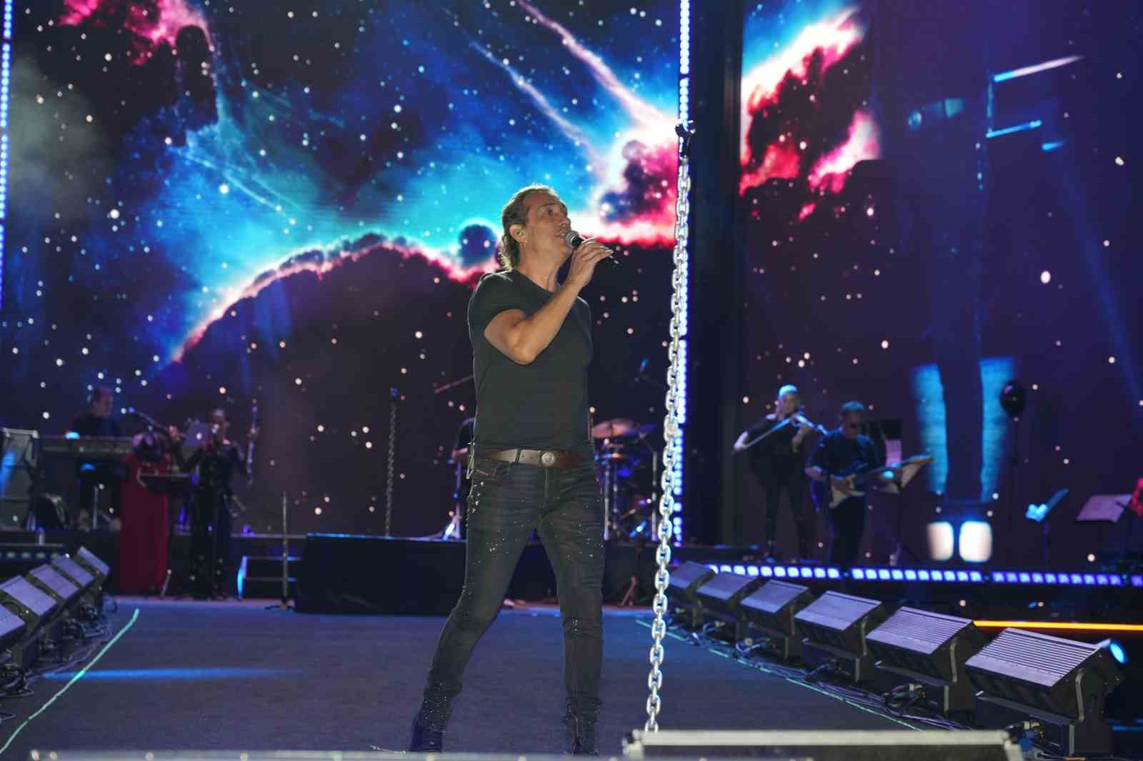 sakaryalilar festivalin son gununde kirac ile costu 0 ASvkIJ5s