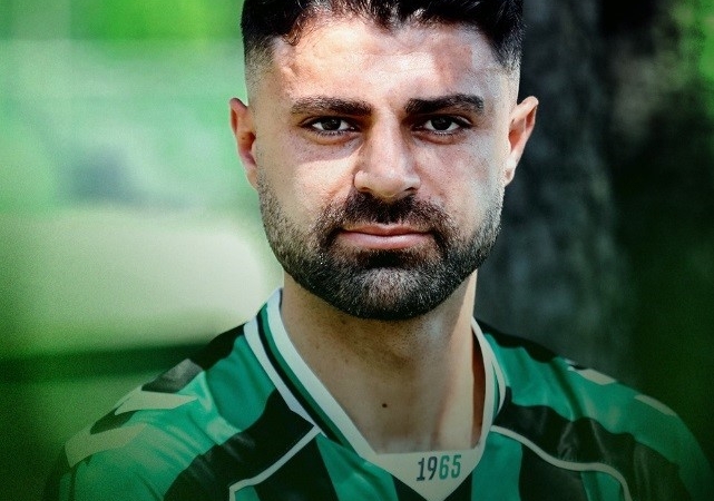 sakaryaspor-3-futbolcuyu-renklerine-bagladi-tmH78lU2.jpg