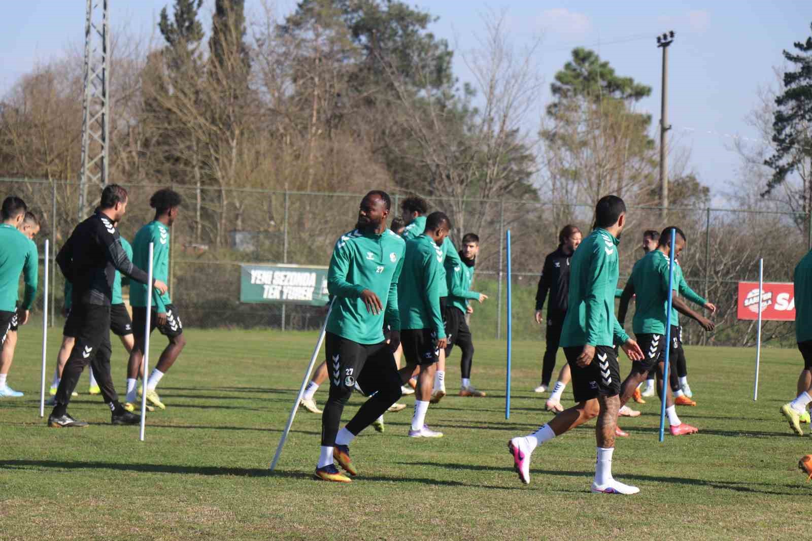 Sakaryaspor, Adana Demirspor mesaisinde 4 sakaryaspor adana demirspor mesaisinde 0 JsOvC8R3