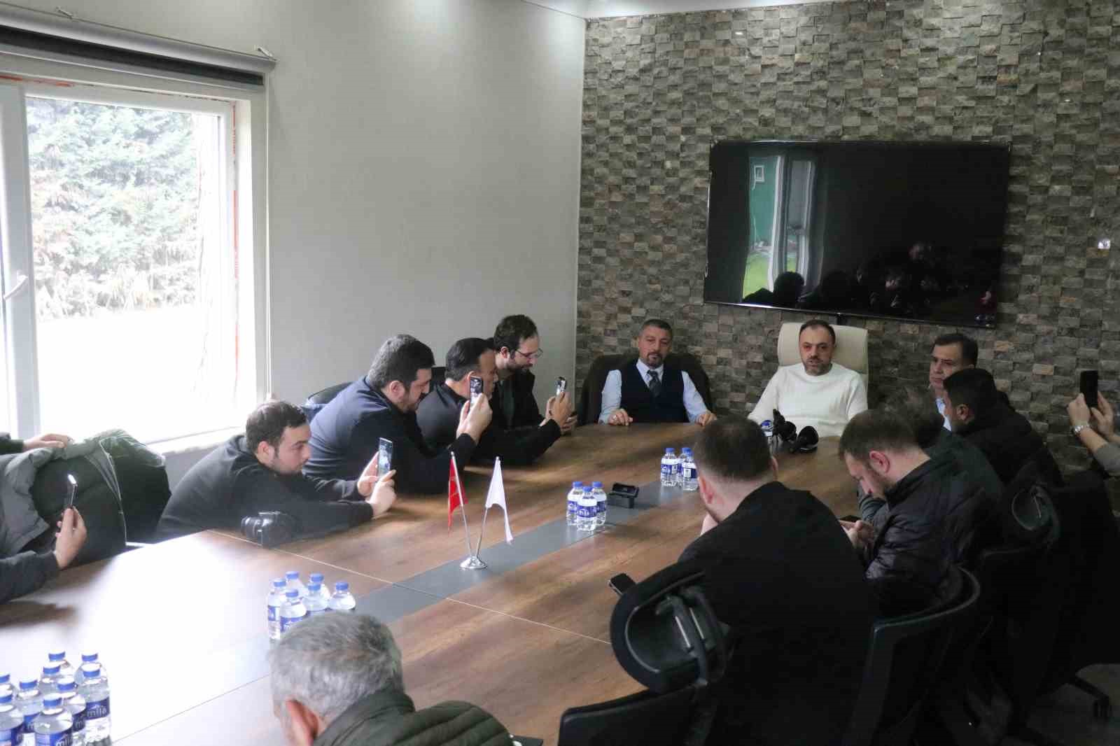 sakaryaspor baskani enes zenginden 1 aylik rapor 8 transfer 18 dosya kapatma 2 hgI5yrsl