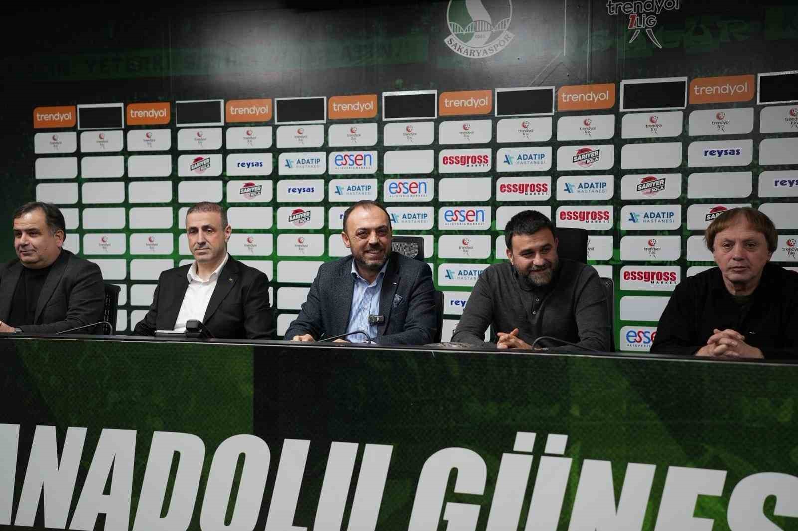 sakaryasporda transferin son gununde 13 imza birden atildi 1 OtkJkGS3