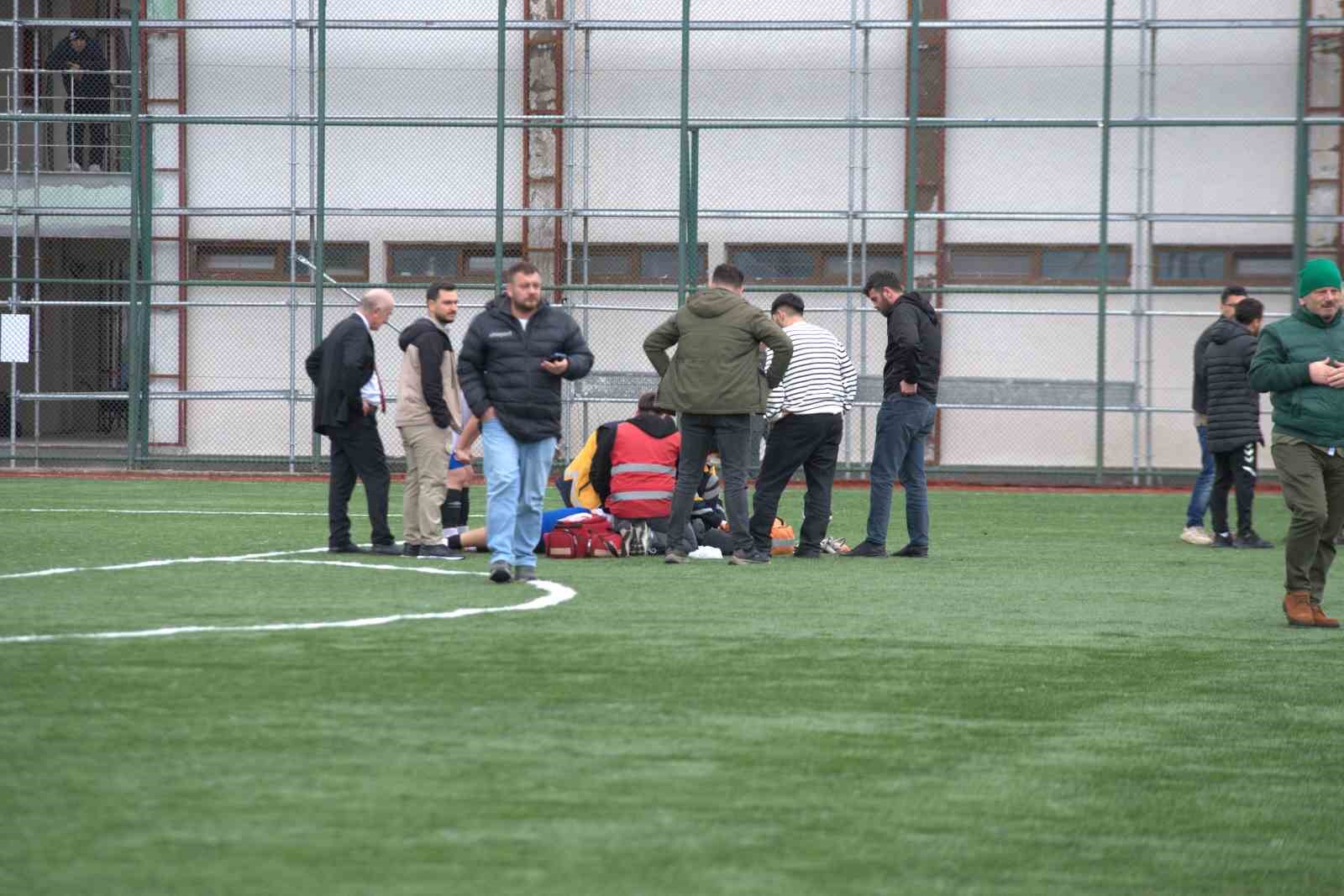 sakatlanan takim arkadaslarina uzulduler oyuna devam edemediler 2