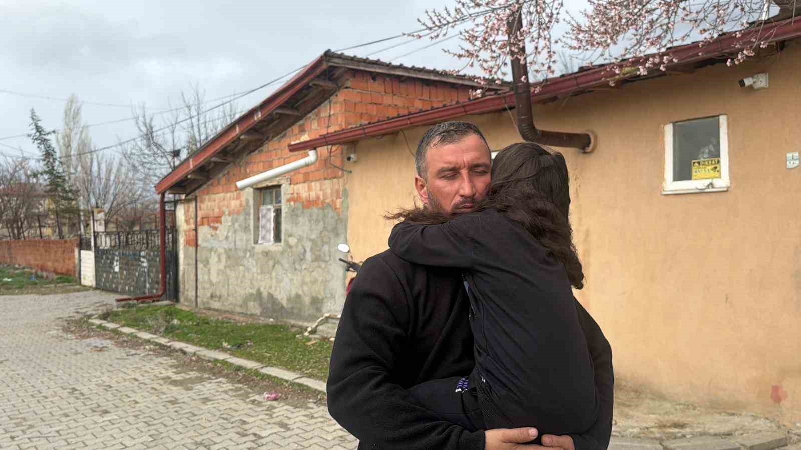saldirgan esek evinin onunde oynayan 5 yasindaki cocuga kabusu yasatti 2 zMZEeveW