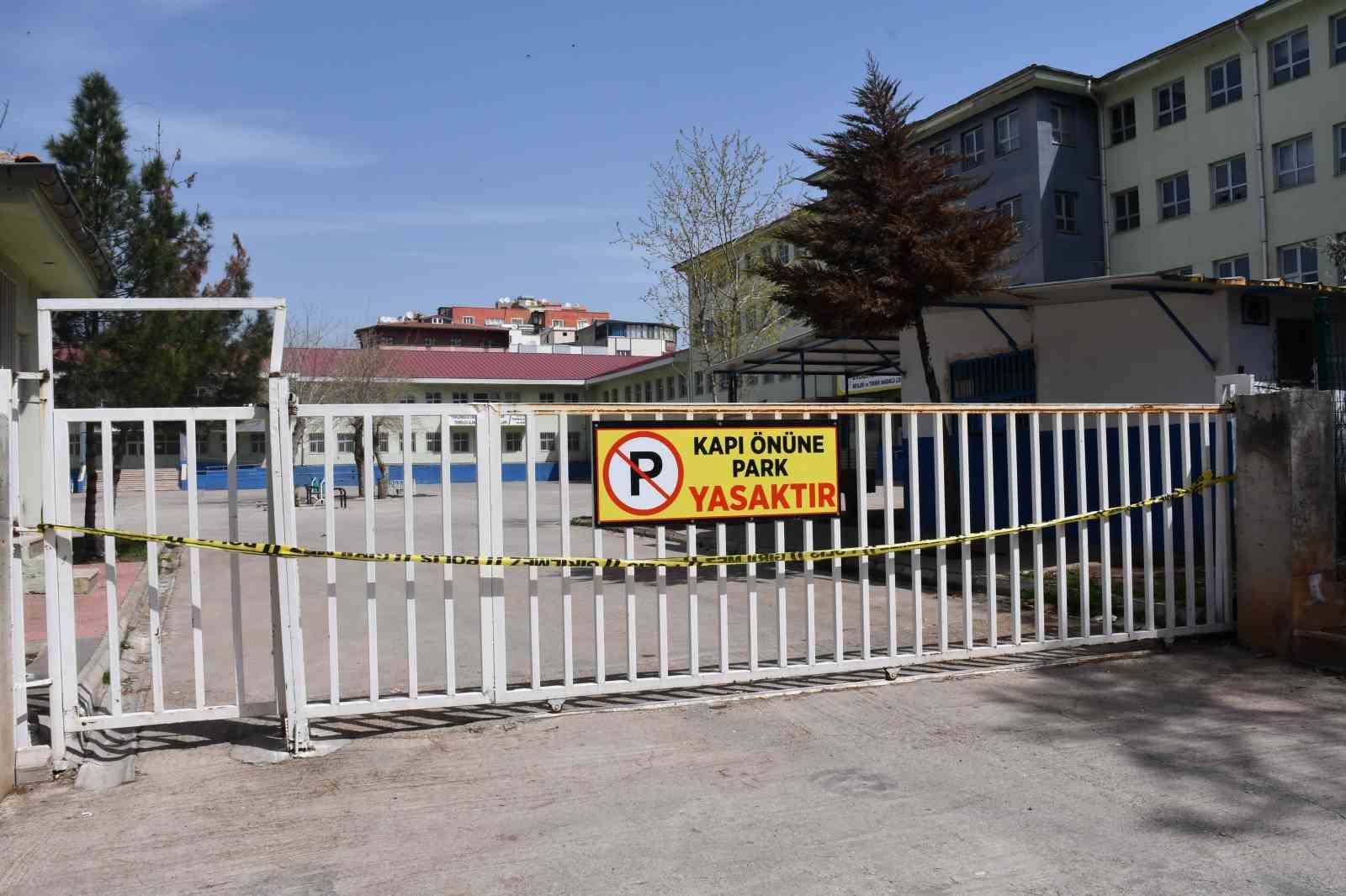 Saldırı olayının yaşandığı Siverek’te okullarda sessizlik hakim 5 saldiri olayinin yasandigi siverekte okullarda sessizlik hakim 1 W3tXsBvG