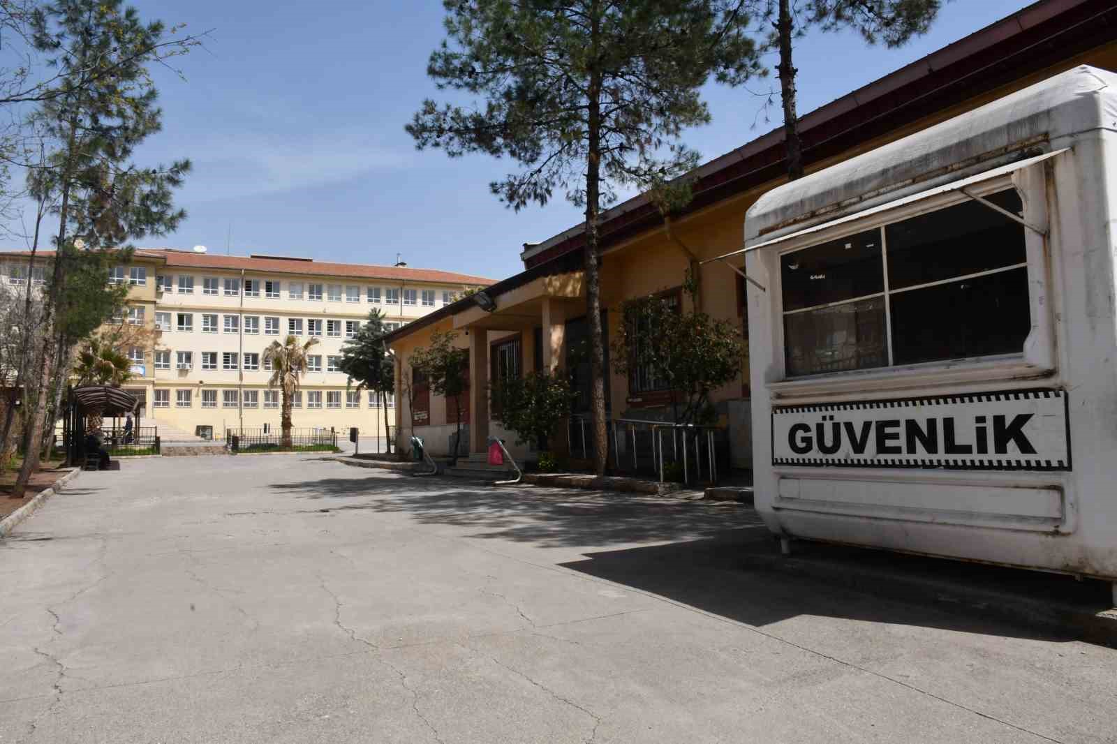 Saldırı olayının yaşandığı Siverek’te okullarda sessizlik hakim 14 saldiri olayinin yasandigi siverekte okullarda sessizlik hakim 10 FjwcGCjM