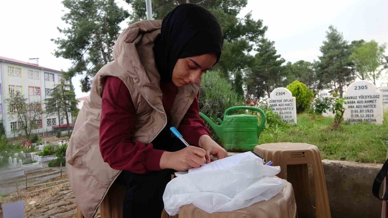 saldirida hayatini kaybeden ogrencilerin mezarlarina birakilan notlar duygulandiriyor 0 kcHEji54