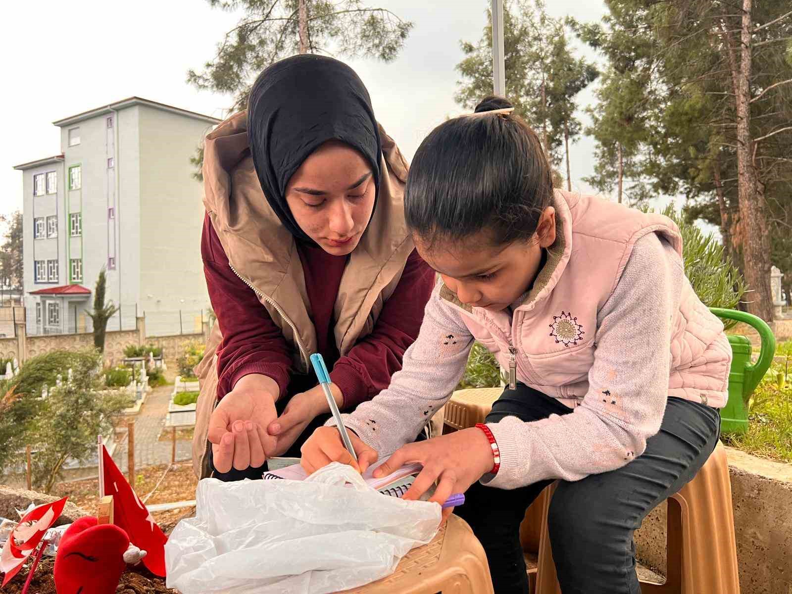 saldirida hayatini kaybeden ogrencilerin mezarlarina birakilan notlar duygulandiriyor 4 GuOpUMhP