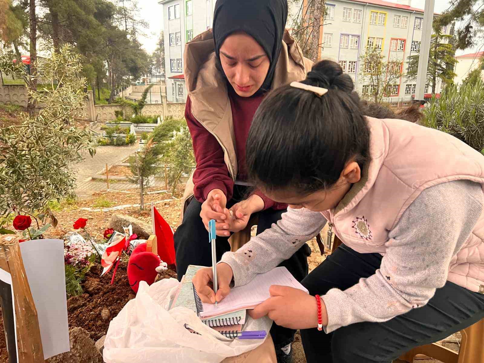saldirida hayatini kaybeden ogrencilerin mezarlarina birakilan notlar duygulandiriyor 5