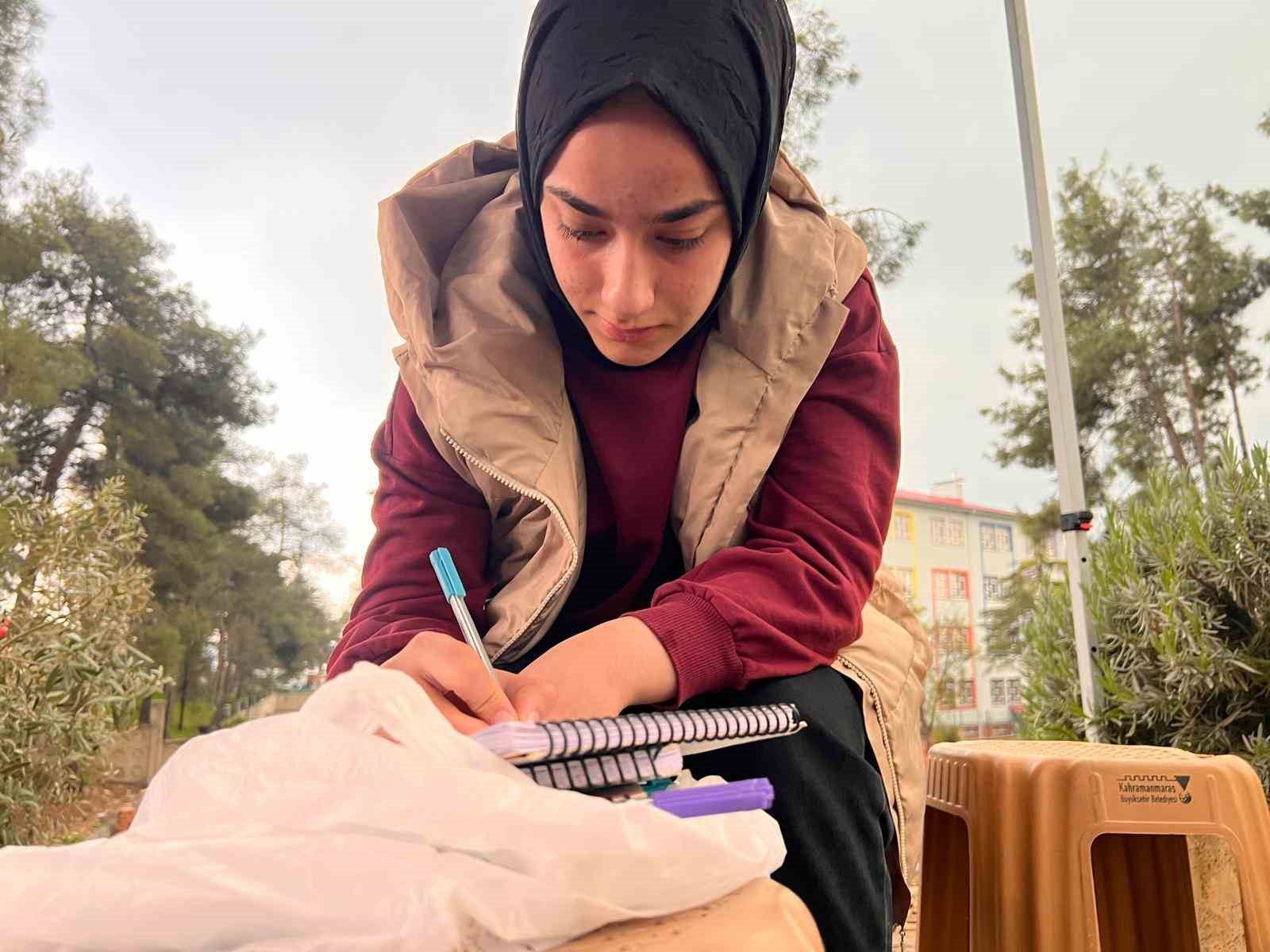 saldirida hayatini kaybeden ogrencilerin mezarlarina birakilan notlar duygulandiriyor 7 tEzXM7Rv