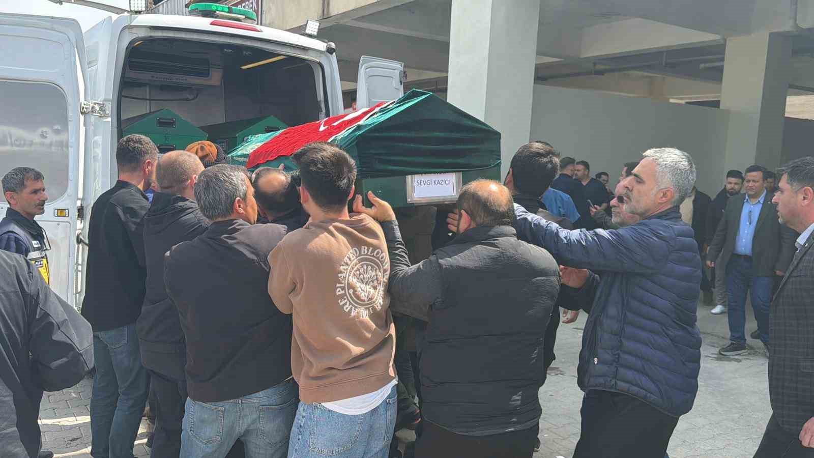 saldirida hayatini kaybedenlerin cenazeleri morgdan alindi 3 HTmbBwyy