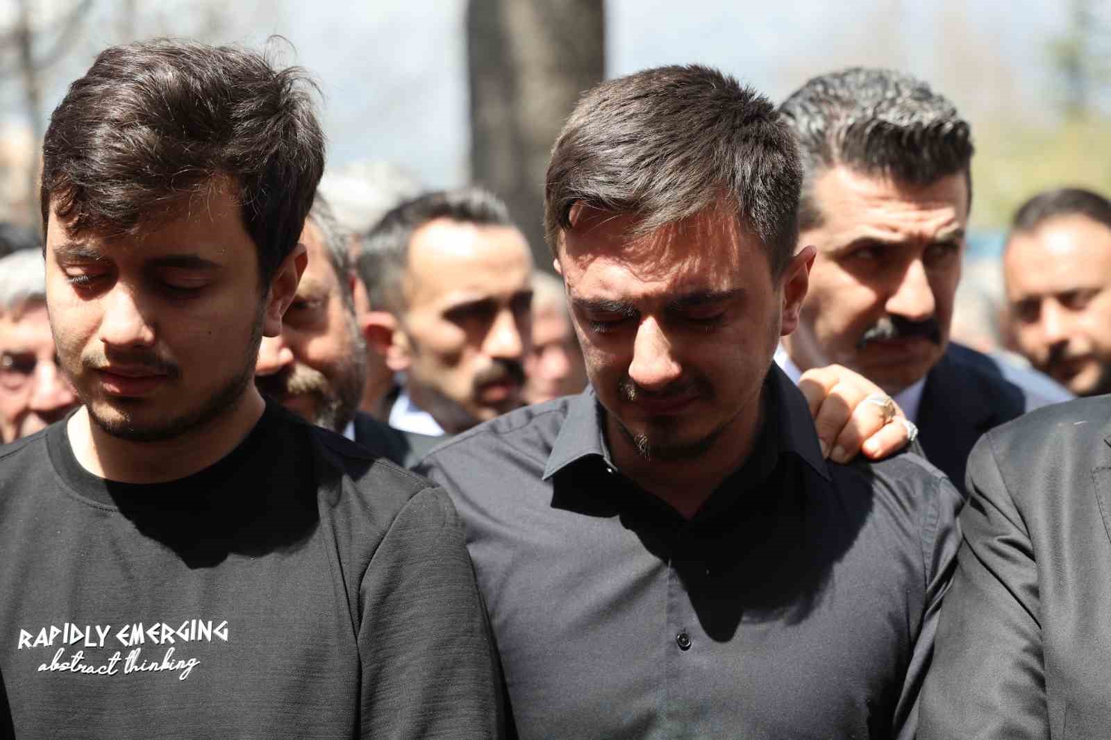 Saldırıda öğrencilerine siper olan öğretmen, gözyaşlarıyla son yolculuğuna uğurlandı 10 saldirida ogrencilerine siper olan ogretmen gozyaslariyla son yolculuguna ugurlandi 6 mX3Mg9Rh