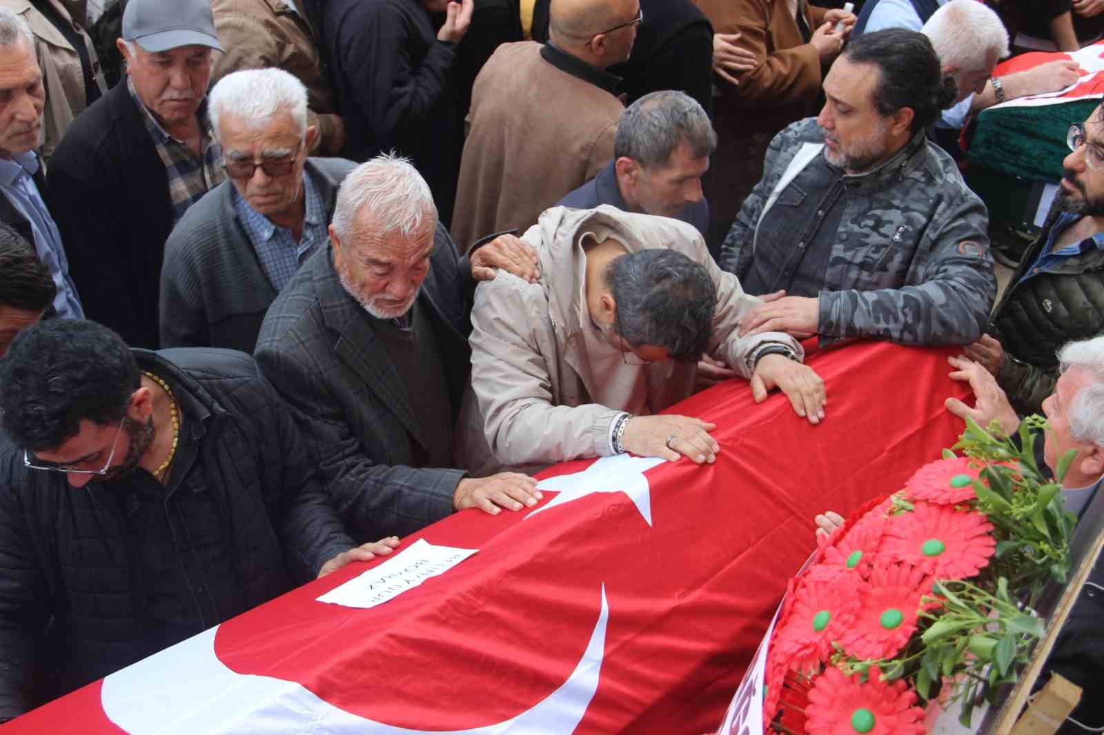 saldirida olen 4 ogrenci gozyaslari icerisinde ugurlandi 14 WZXwcsvC
