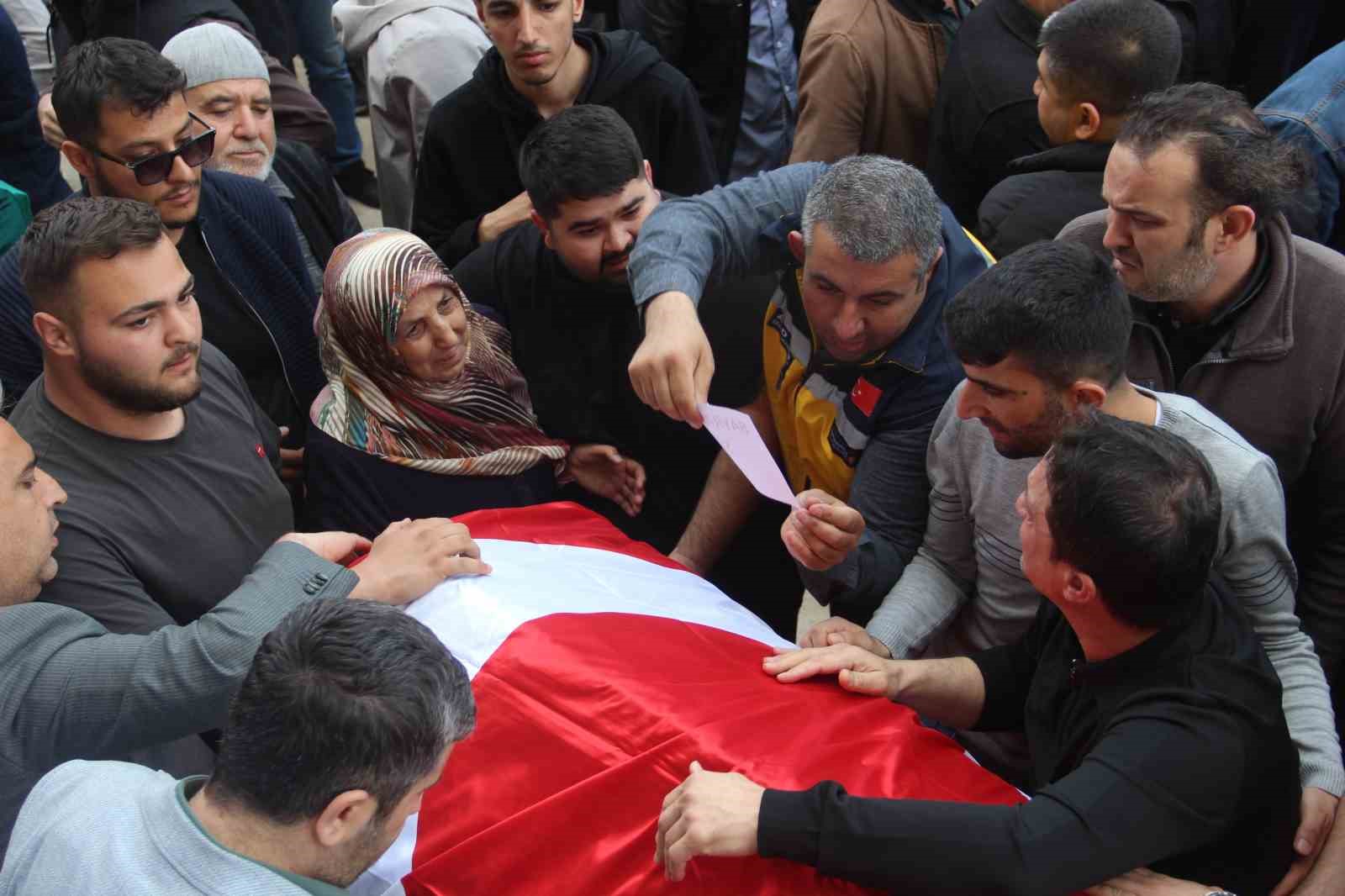 saldirida olen 4 ogrenci gozyaslari icerisinde ugurlandi 8 UO2j3NRl