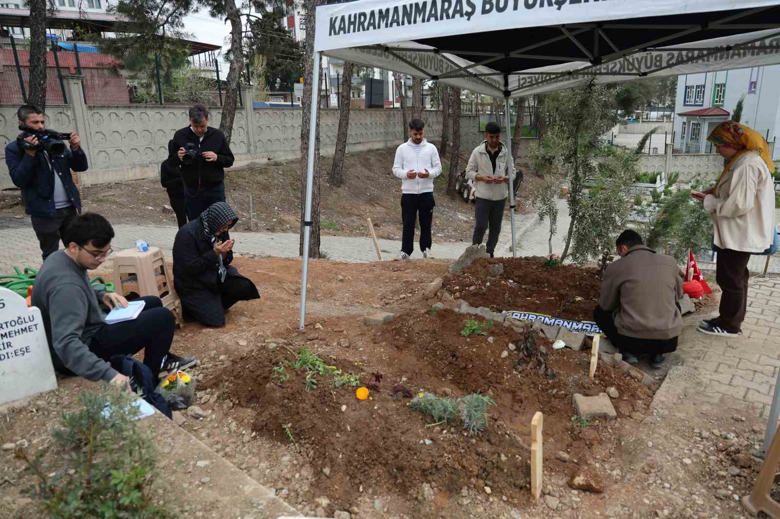 saldirida olen cocuklarin mezarina duygulandiran not birakildi 7 6CjjasW3