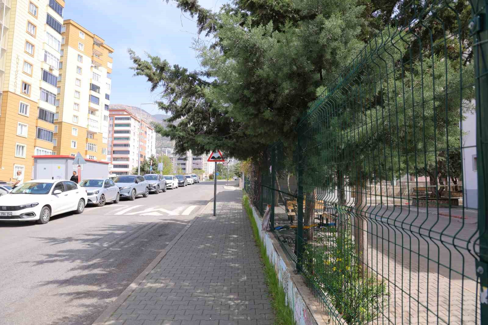 saldirinin oldugu okulda sessizlik hakim 2 zZOEucpT