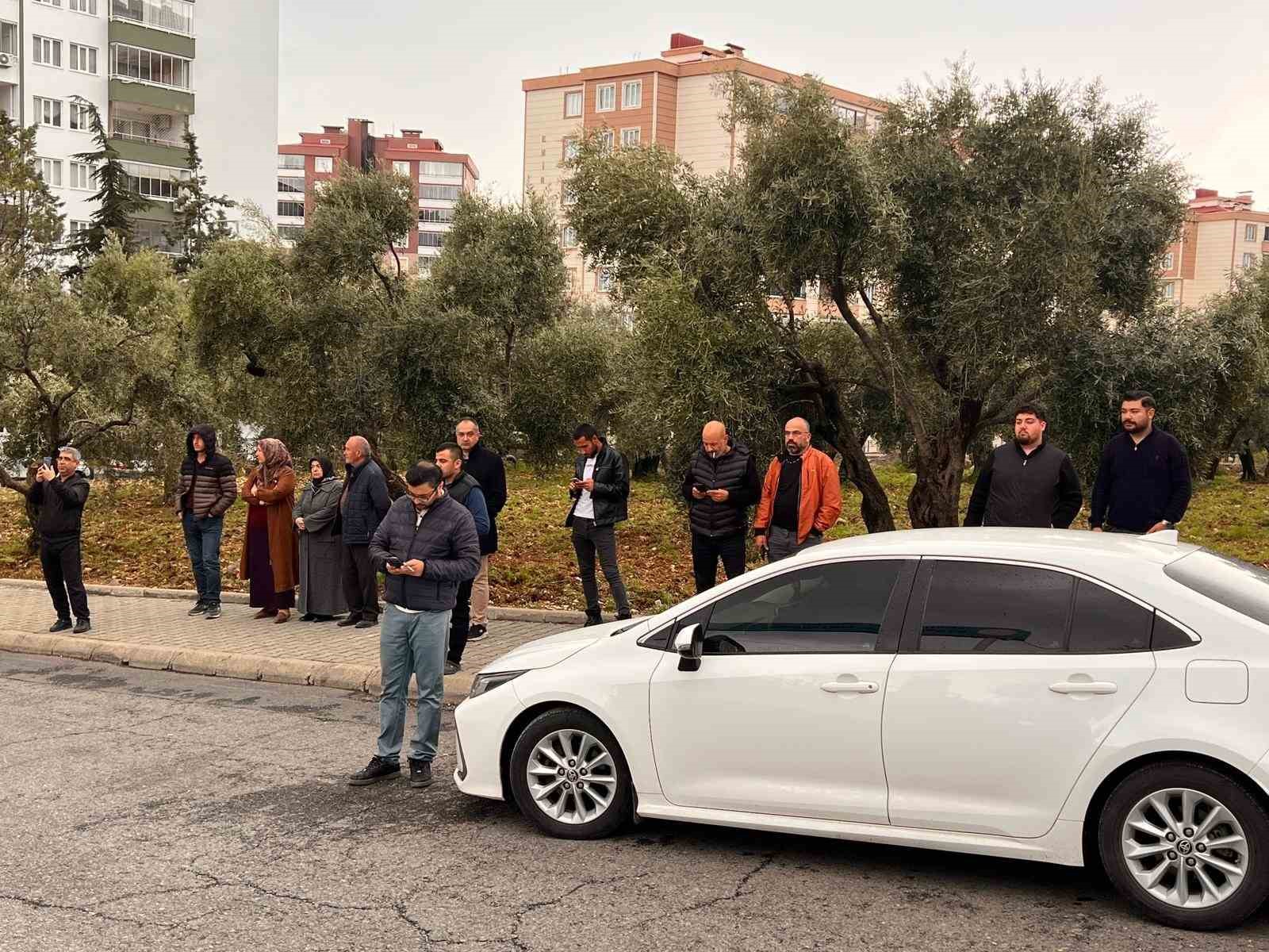 Saldırının yaşandığı okul önündeki yazılar ve görseller görenleri duygulandırıyor 8 saldirinin yasandigi okul onundeki yazilar ve gorseller gorenleri duygulandiriyor 4 7j988nap