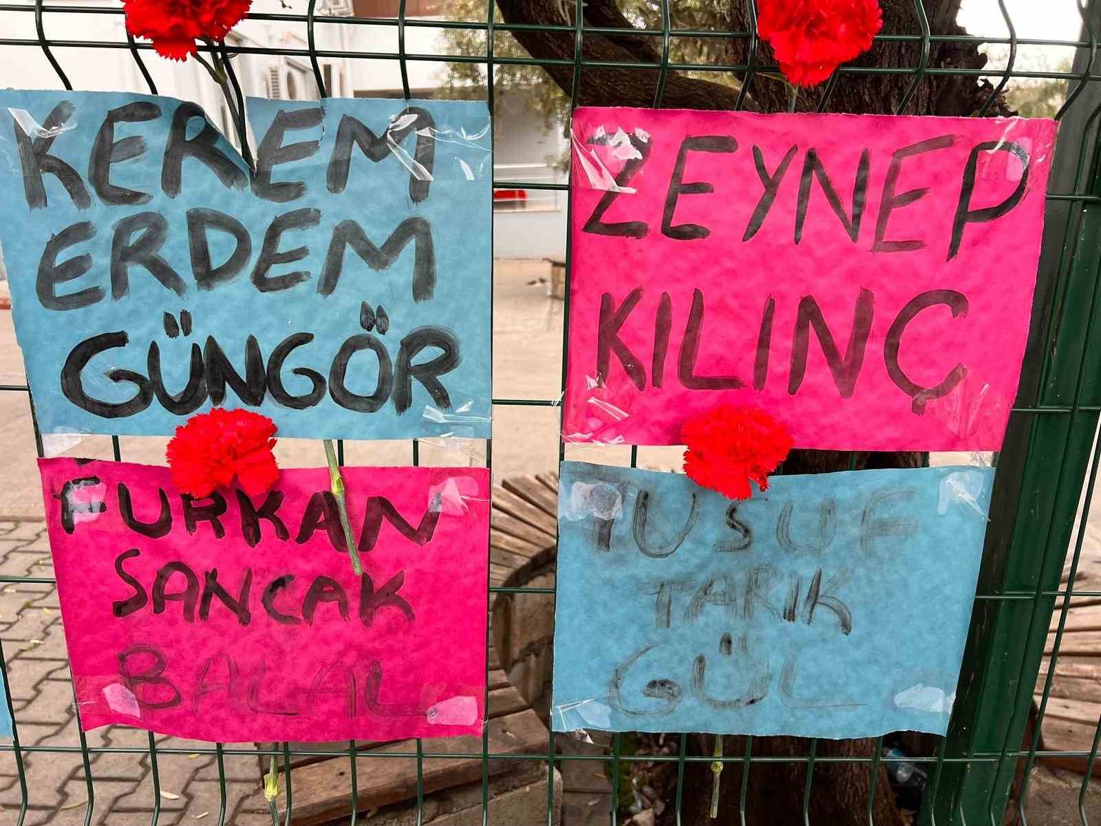 Saldırının yaşandığı okul önündeki yazılar ve görseller görenleri duygulandırıyor 9 saldirinin yasandigi okul onundeki yazilar ve gorseller gorenleri duygulandiriyor 5 9bYq4fLl