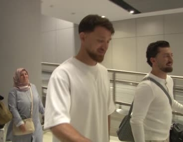 salih-ozcan-besiktas-icin-istanbula-geldi-OTiOSrMV.jpg