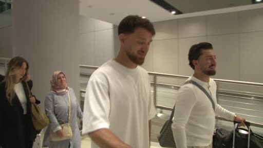salih-ozcan-besiktas-icin-istanbula-geldi-OTiOSrMV.jpg
