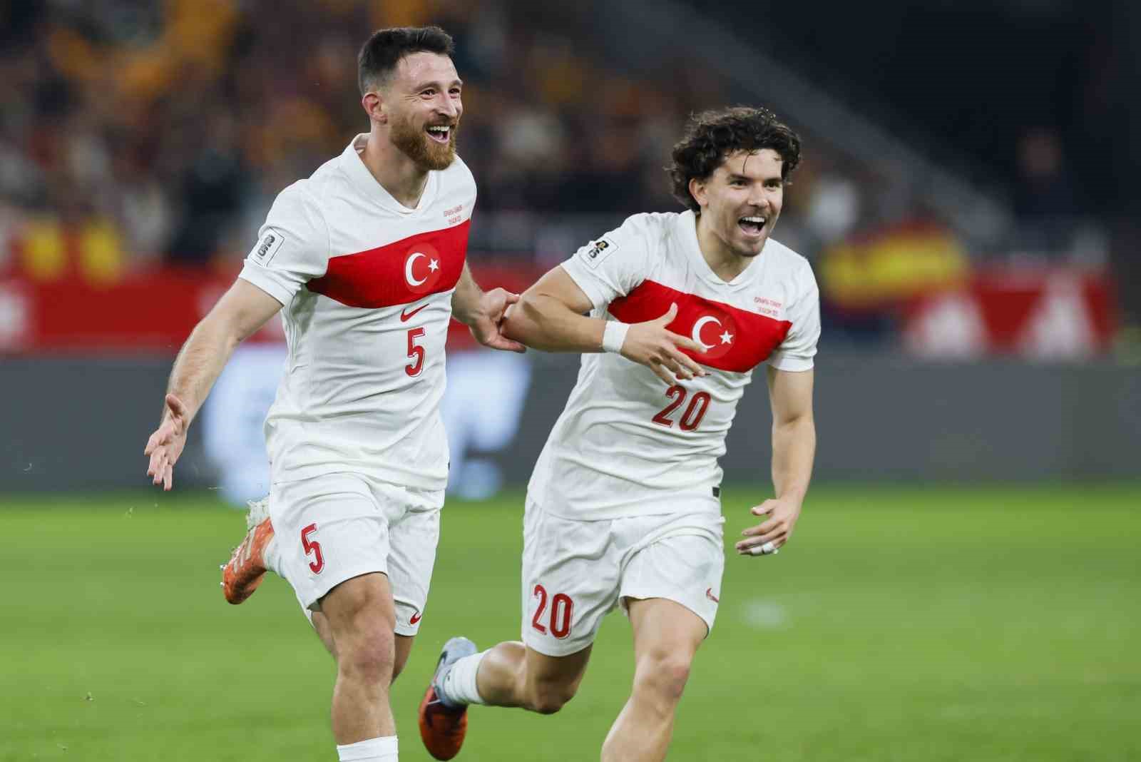 salih ozcanin milli takimdaki ilk gol sevinci 0 BqXnqftd