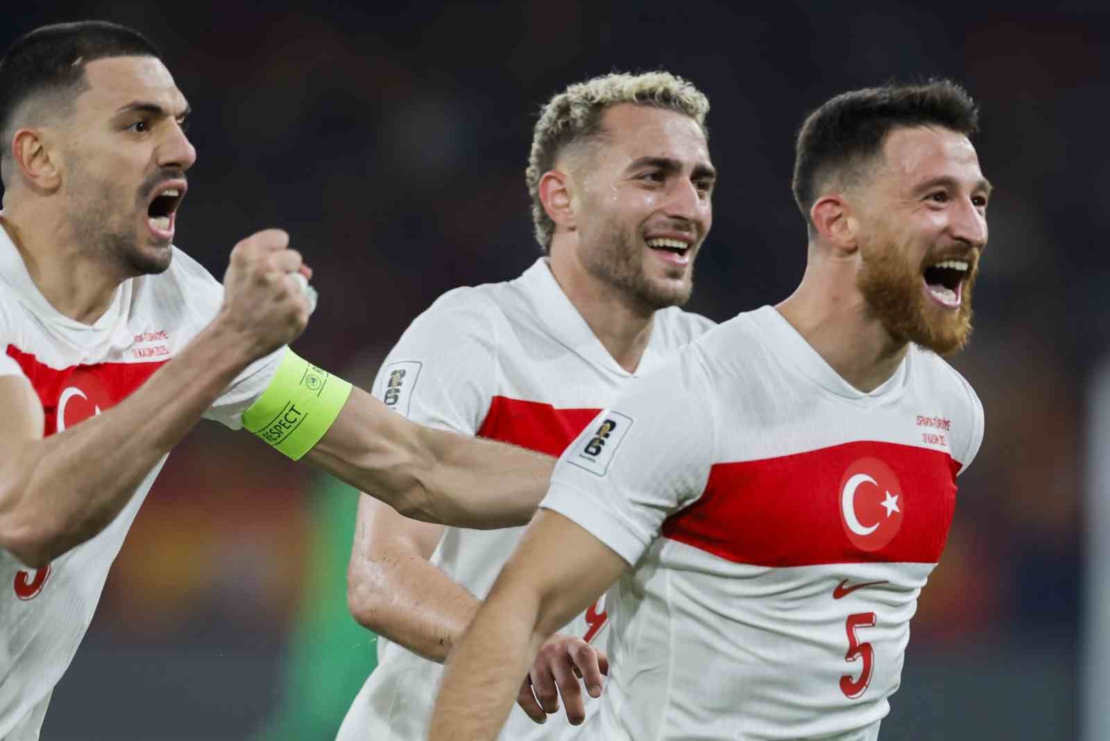 salih ozcanin milli takimdaki ilk gol sevinci 1 K5nk1m73