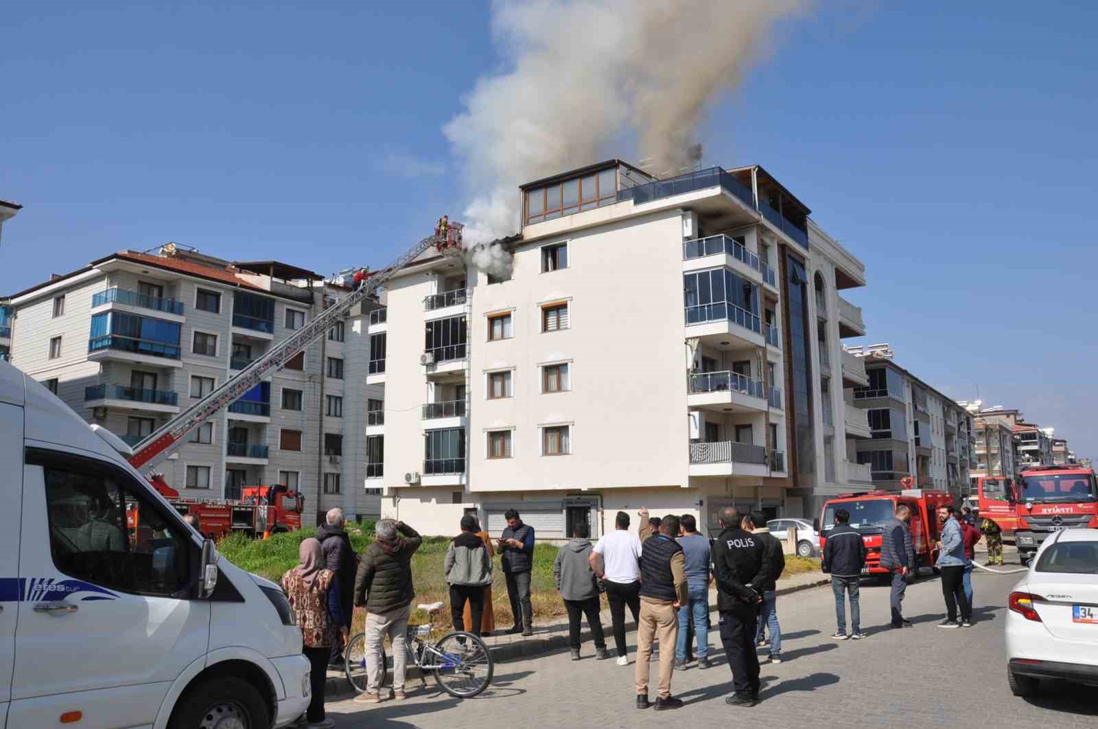 salihlide 4 katli bina alevlere teslim oldu 1 yg1rzAWe