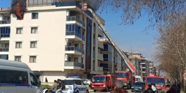 salihlide-4-katli-bina-alevlere-teslim-oldu-pHVLBVOJ.jpg