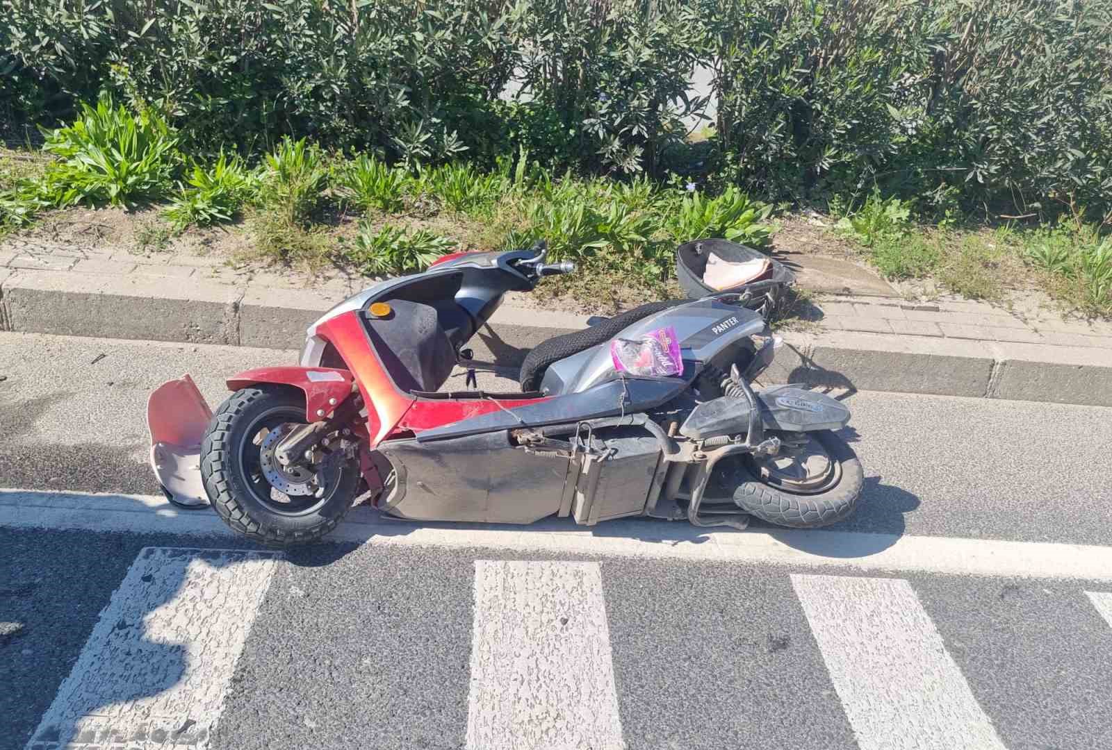 salihlide ekobis ve motosiklet carpisti 3 yarali 0 reDXTayf