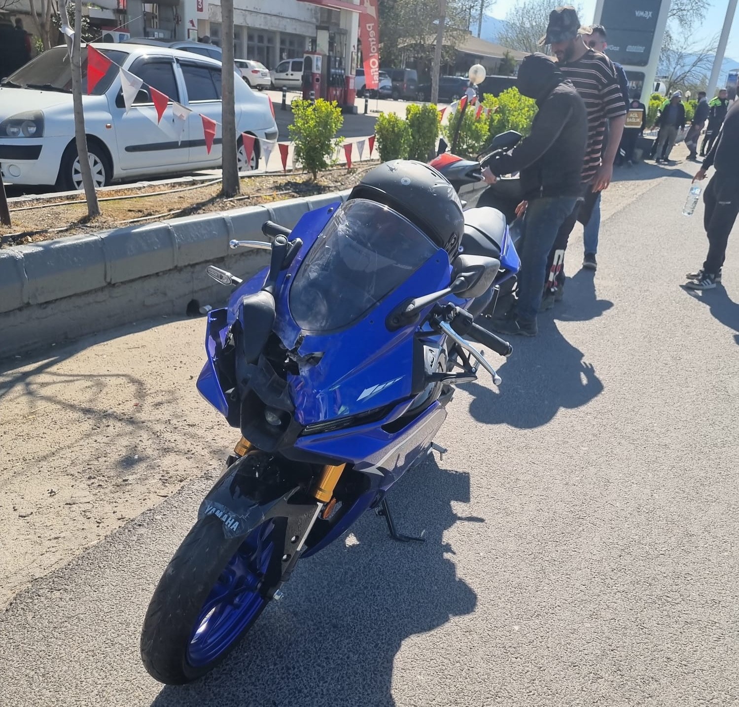 salihlide ekobis ve motosiklet carpisti 3 yarali 2 hQQhnNKf