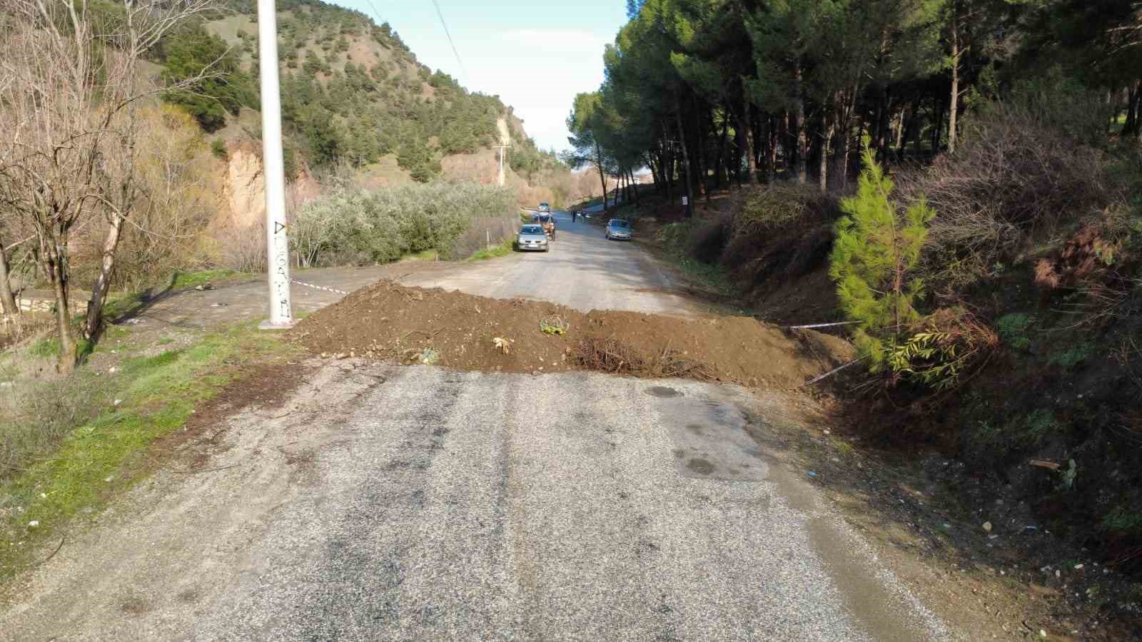 salihlide sel felaketi kopru yikildi nehir tasti yollar kapandi 13 WegBjvTE