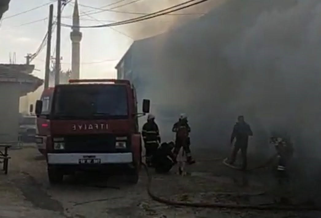 saman yuklu tir yanginda kul oldu 1 69d1Jndp