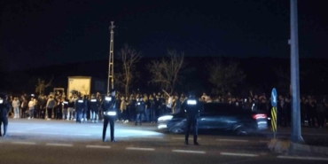 samandirada-fenerbahceli-taraftarlar-yonetim-ve-futbolculara-tepki-gosterdi-INHYrl31.jpg