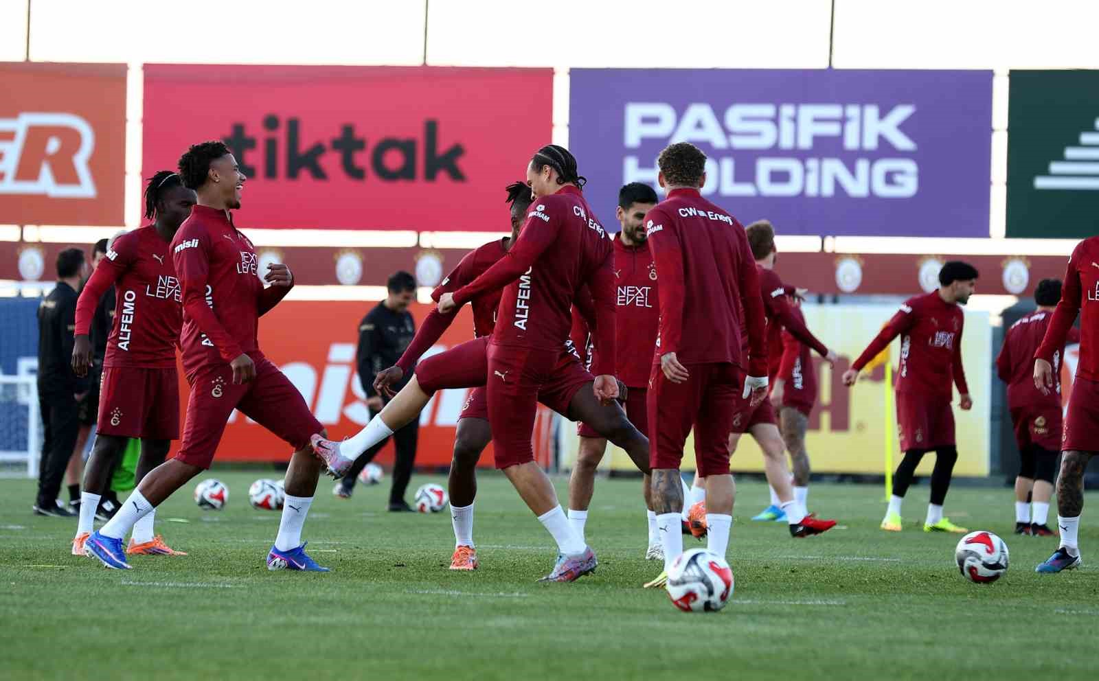 sampiyon galatasaray kasimpasa maci hazirliklarina basladi 11 bDvqljWq
