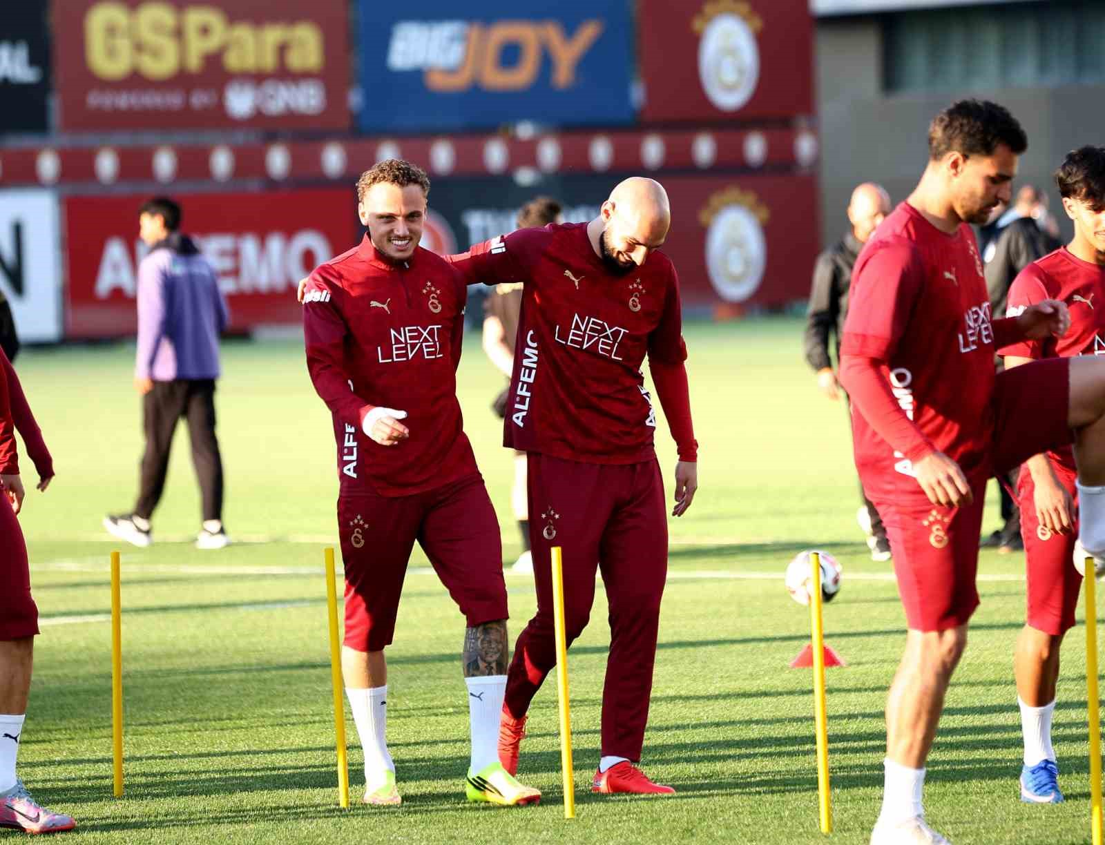 sampiyon galatasaray kasimpasa maci hazirliklarina basladi 14 TRkuvrnL