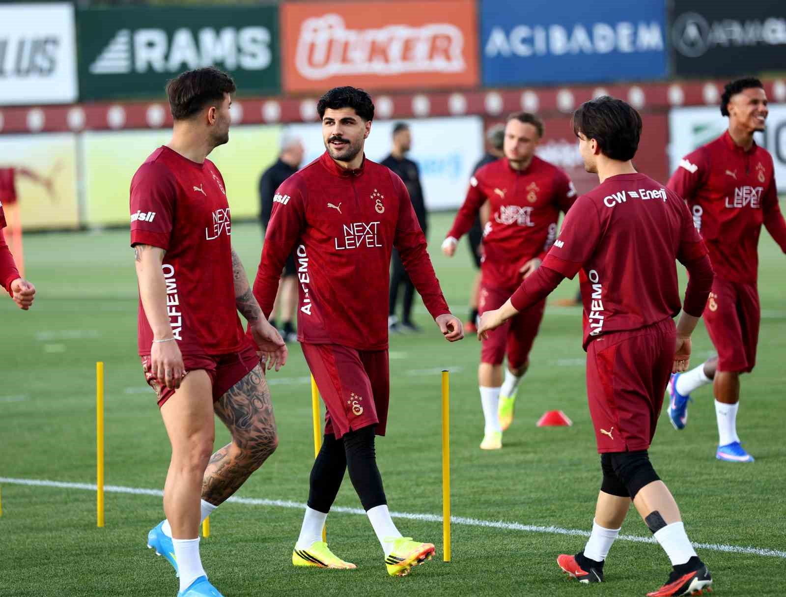 sampiyon galatasaray kasimpasa maci hazirliklarina basladi 17