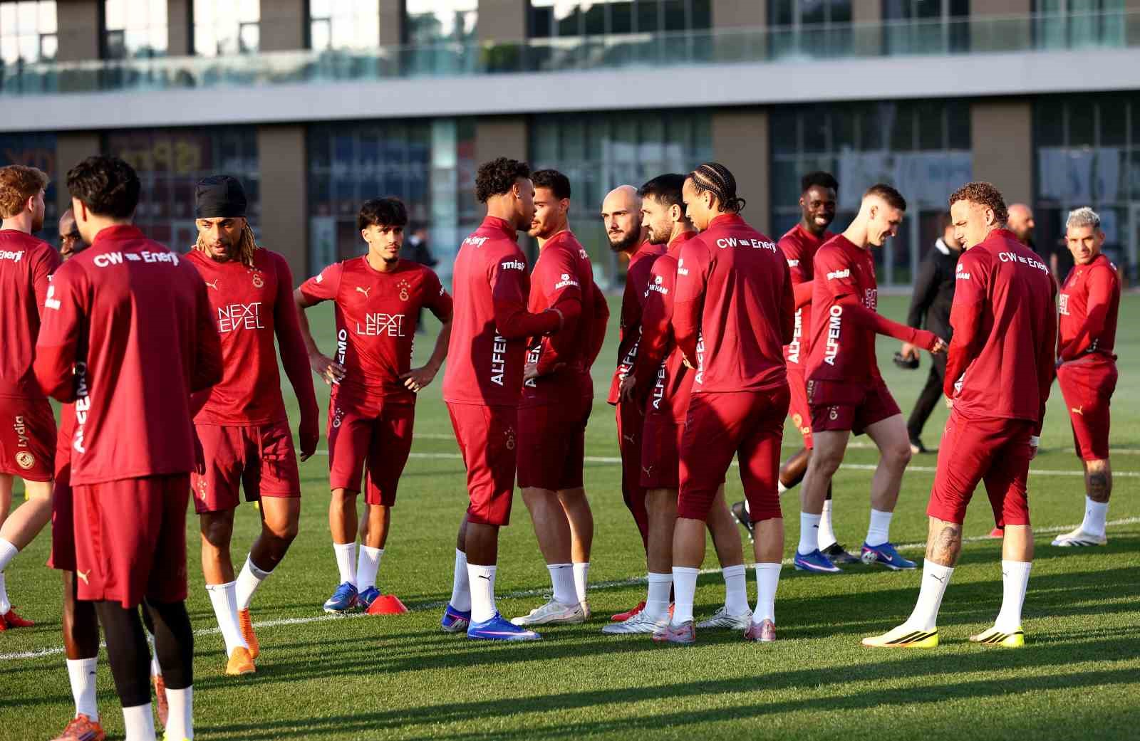 sampiyon galatasaray kasimpasa maci hazirliklarina basladi 18 Y1GCQ6c4