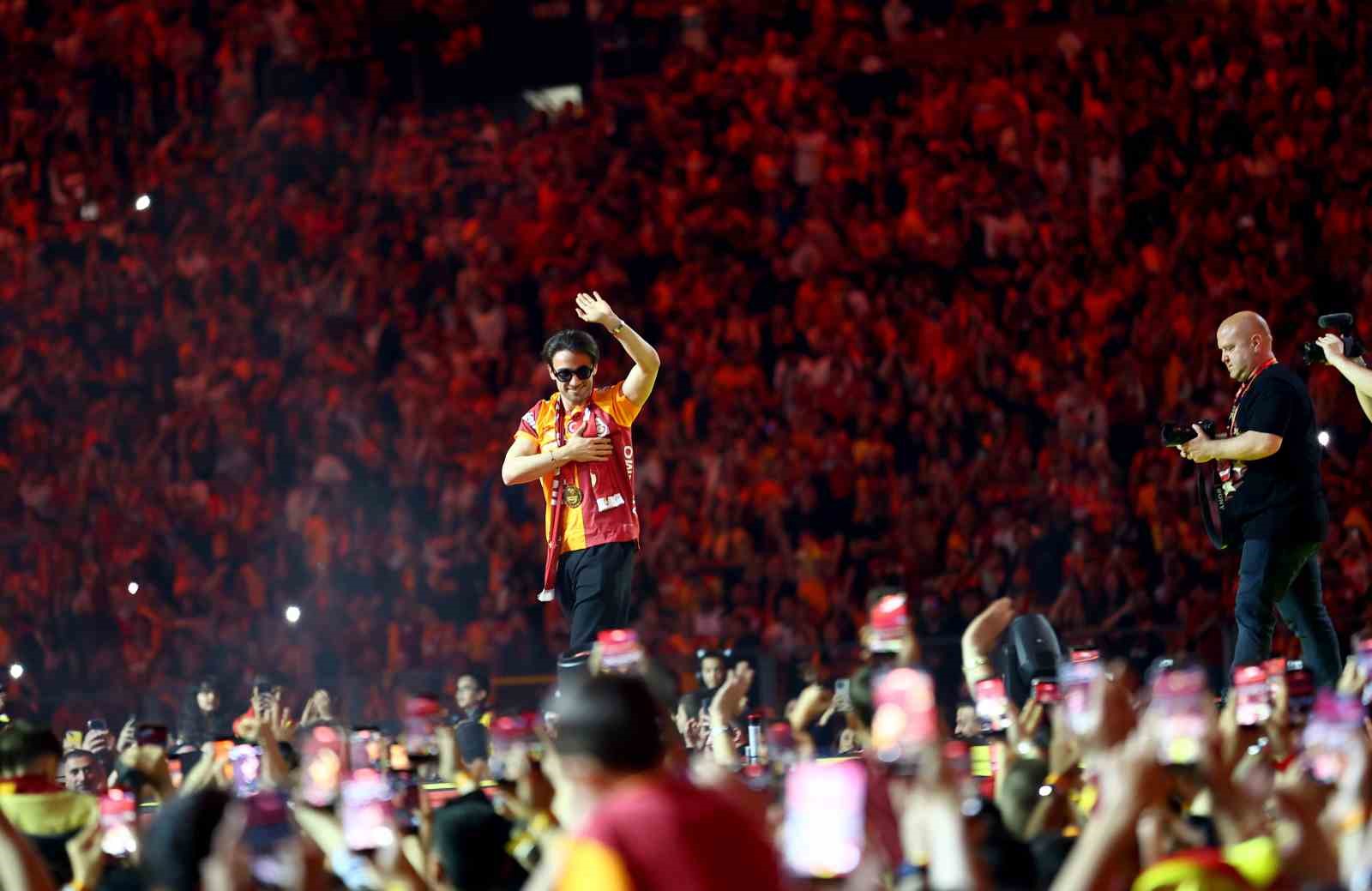 Şampiyon Galatasaray kupasını aldı 18 sampiyon galatasaray kupasini aldi 14 hmQp4CiW