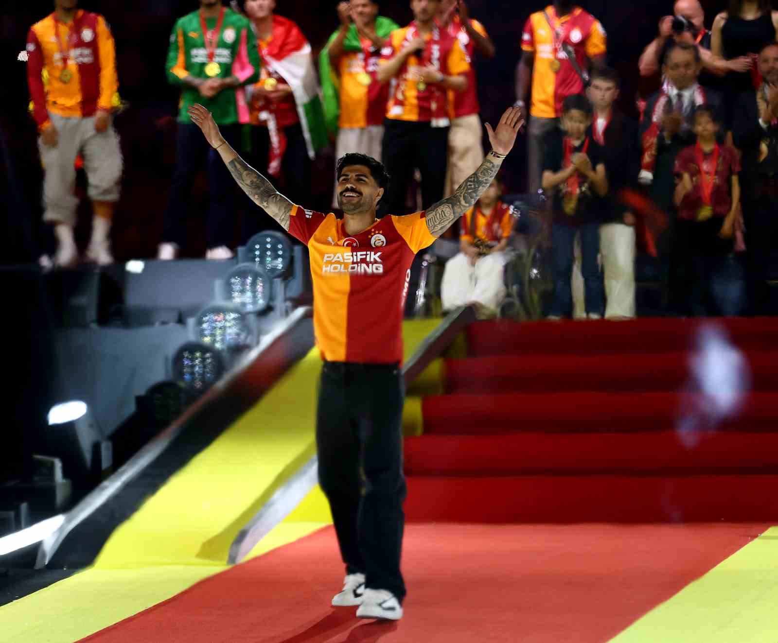 Şampiyon Galatasaray kupasını aldı 21 sampiyon galatasaray kupasini aldi 17 rYWAtzDg