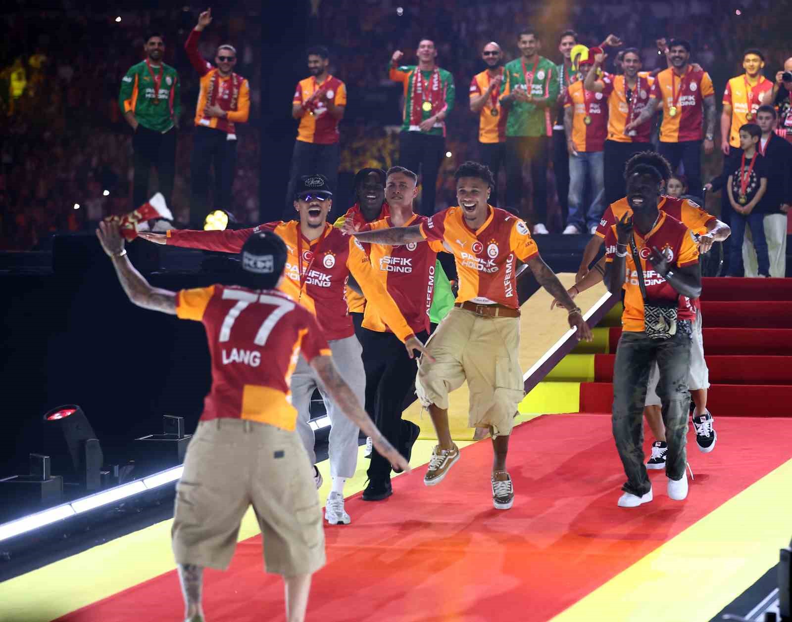 Şampiyon Galatasaray kupasını aldı 32 sampiyon galatasaray kupasini aldi 28 qQuCYLcB