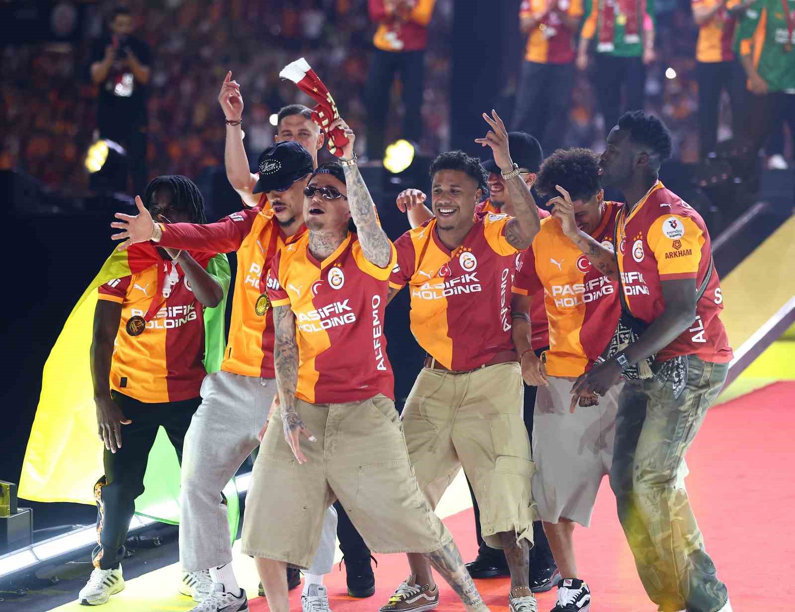 Şampiyon Galatasaray kupasını aldı 33 sampiyon galatasaray kupasini aldi 29 vfIhsXzV