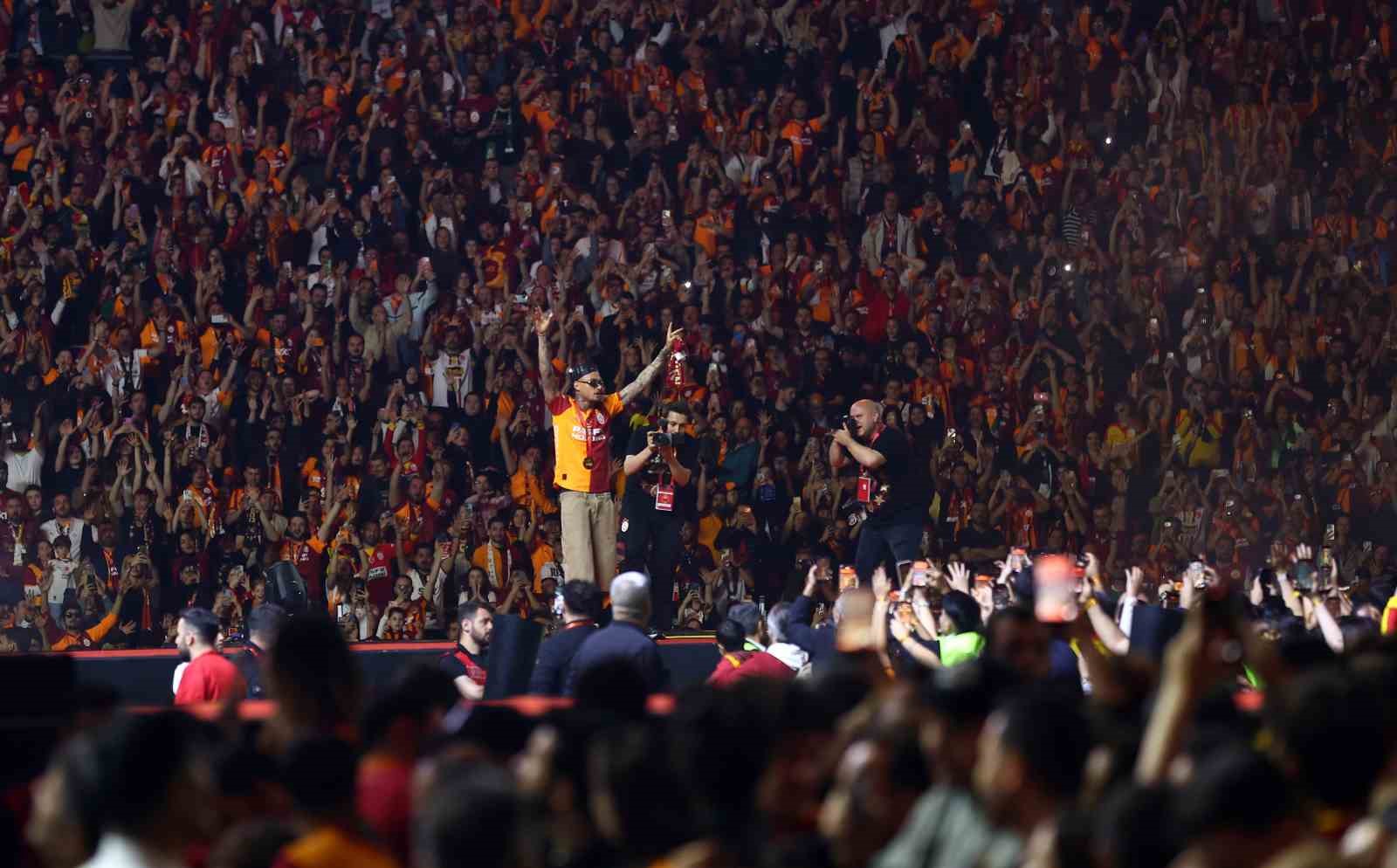 Şampiyon Galatasaray kupasını aldı 36 sampiyon galatasaray kupasini aldi 32 hPsVlysP