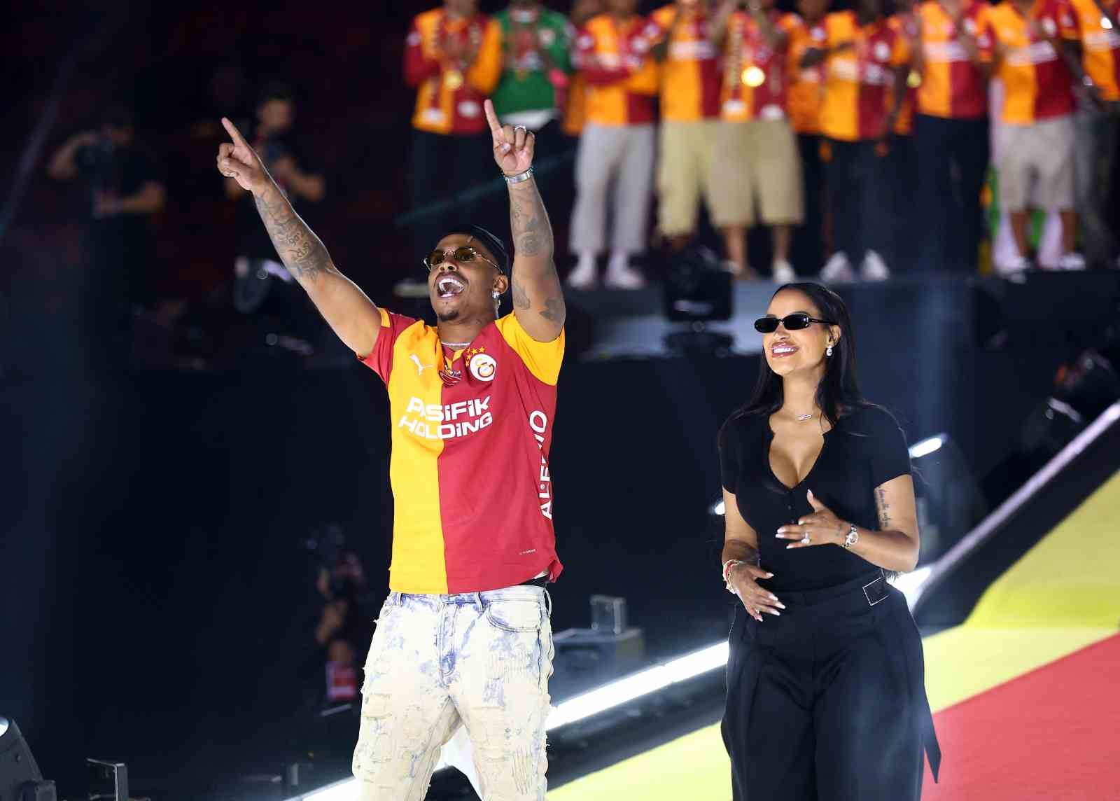 Şampiyon Galatasaray kupasını aldı 40 sampiyon galatasaray kupasini aldi 36 vvd5U81i