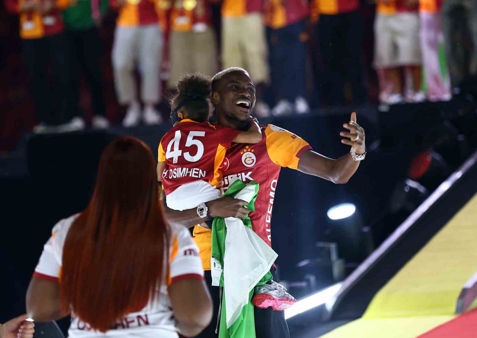 Şampiyon Galatasaray kupasını aldı 42 sampiyon galatasaray kupasini aldi 38 q8OugyNz