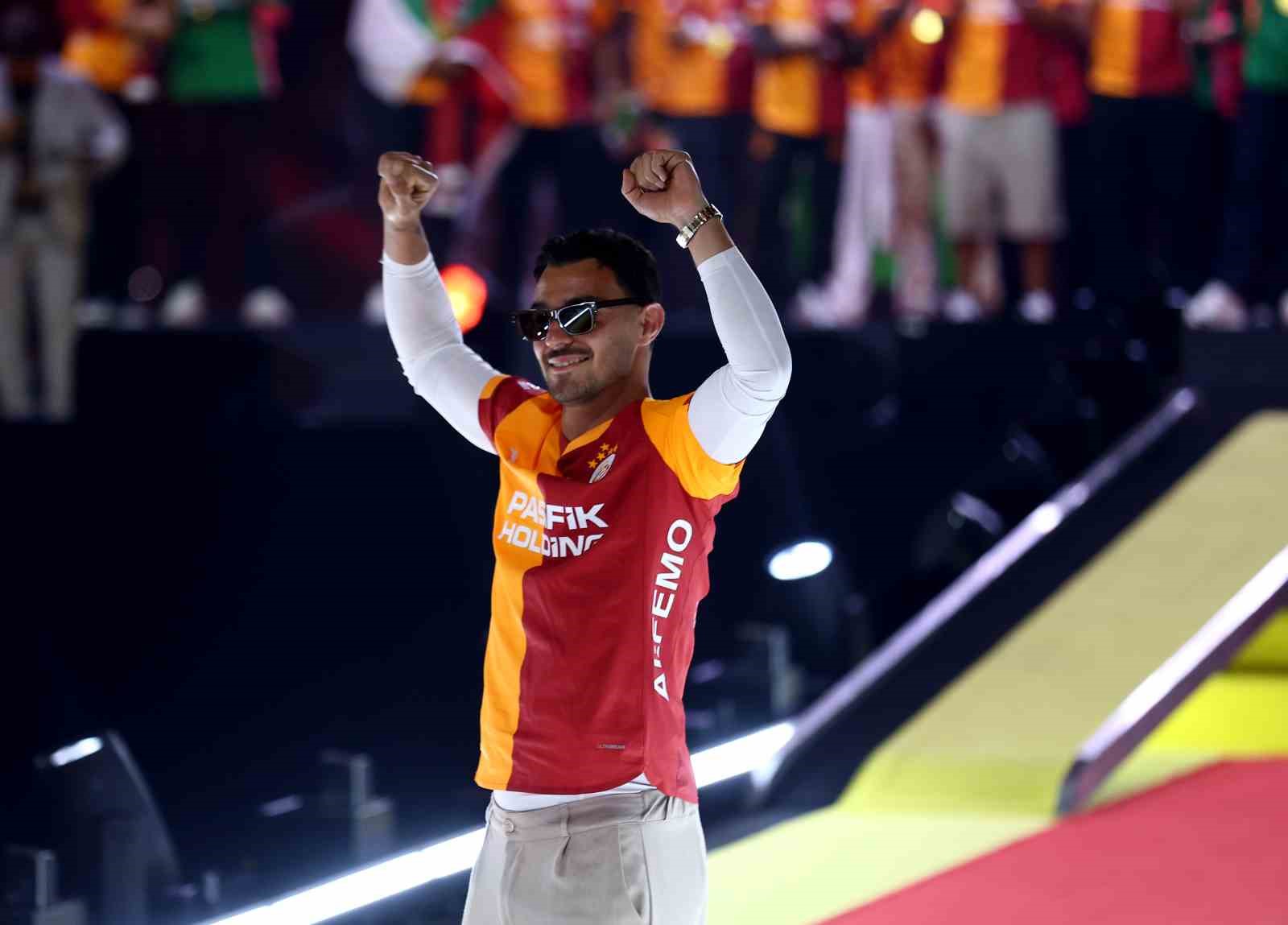 Şampiyon Galatasaray kupasını aldı 45 sampiyon galatasaray kupasini aldi 41 YhNPaF5I
