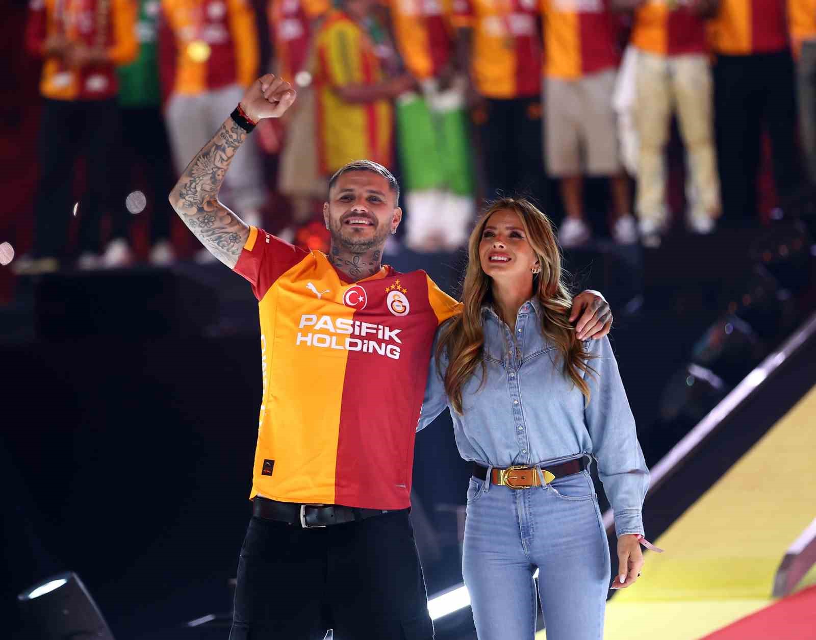 Şampiyon Galatasaray kupasını aldı 50 sampiyon galatasaray kupasini aldi 46 4sAqg1rC