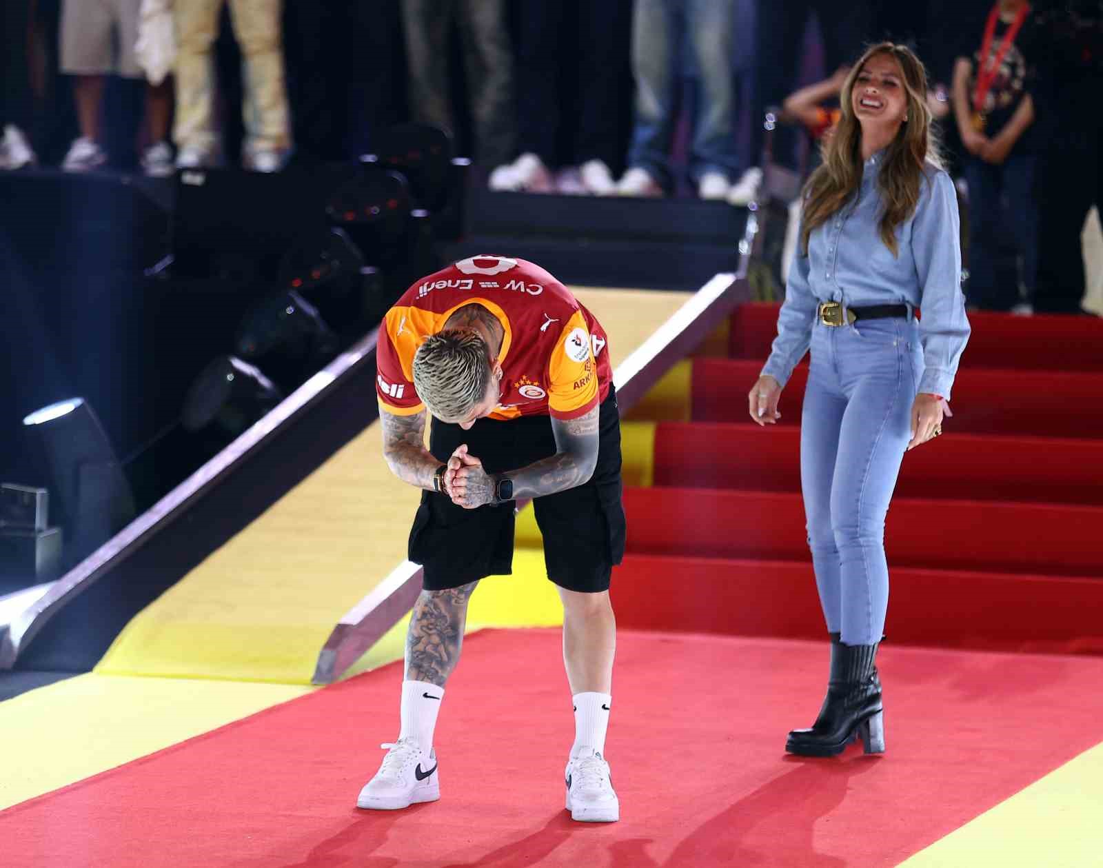 Şampiyon Galatasaray kupasını aldı 52 sampiyon galatasaray kupasini aldi 48 VAWaIrSB