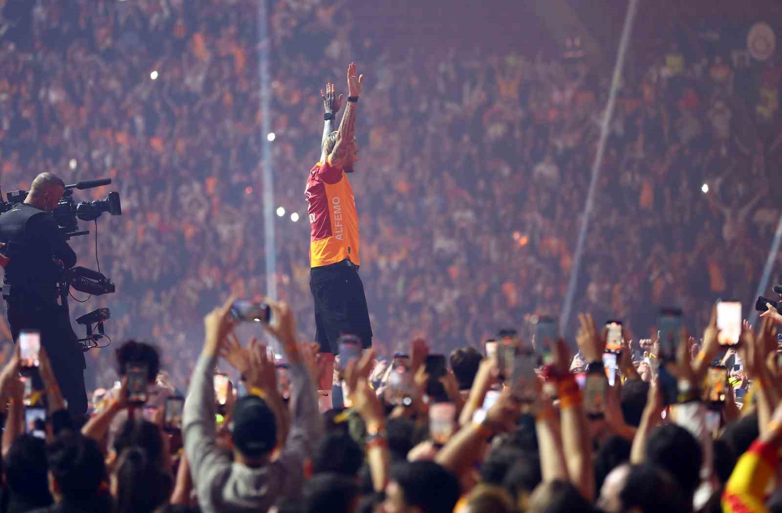 Şampiyon Galatasaray kupasını aldı 55 sampiyon galatasaray kupasini aldi 51 vZlYQ6jH